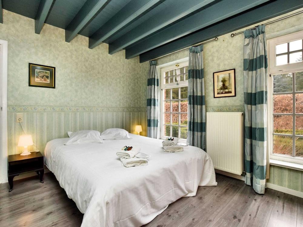 Durbuy Luxe Villa with Pool — 4-Star Luxury Hotel in Durbuy, Belgium