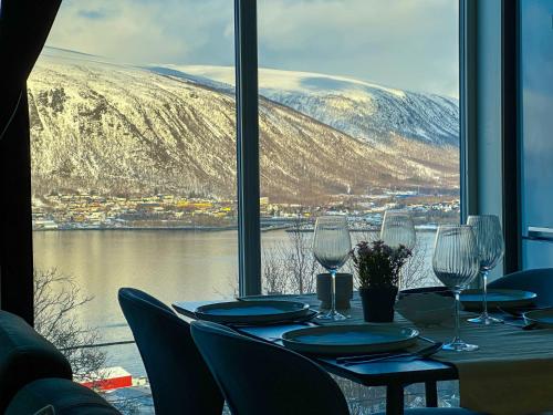 TromsøApartment Silent area with free parking I have caravan for rent same place 4 people — 4-Star Luxury Hotel in Tromso, Norway