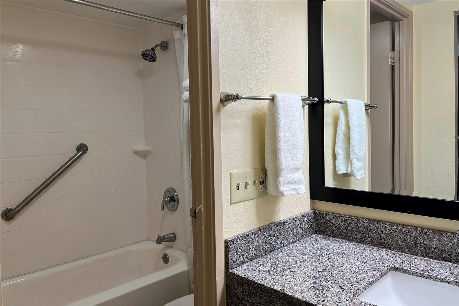 Baymont by Wyndham Indianapolis Airport Lynhurst - photo 29