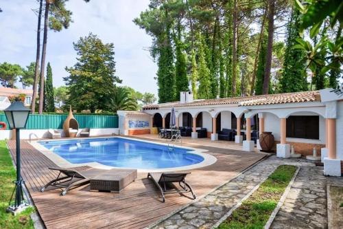Verdizela Pool & Garden — hotel in Charneca