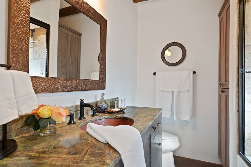Carmel Elegant East Side Adobe With Kiva Fireplace Walk to Canyon Rd and The Plaza - photo 4