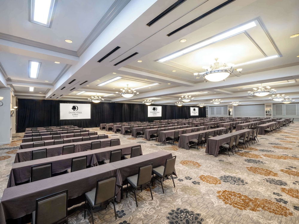 DoubleTree by Hilton Austin - photo 40