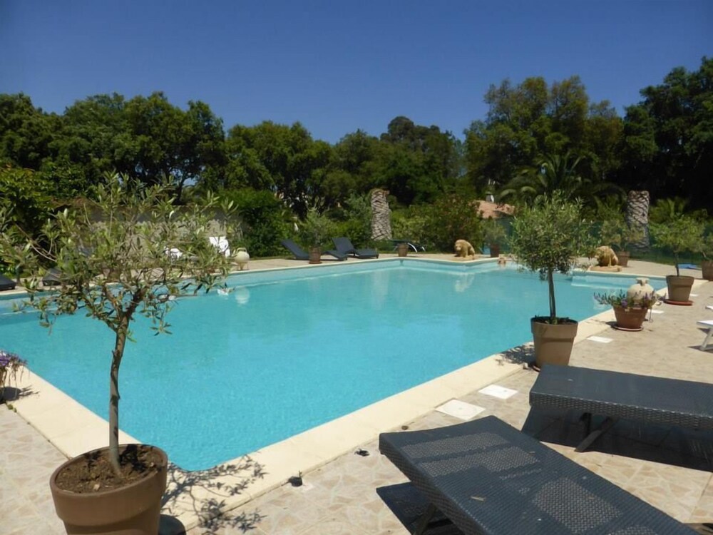 Relais De Bravone - carbon neutral hotel in Linguizzetta