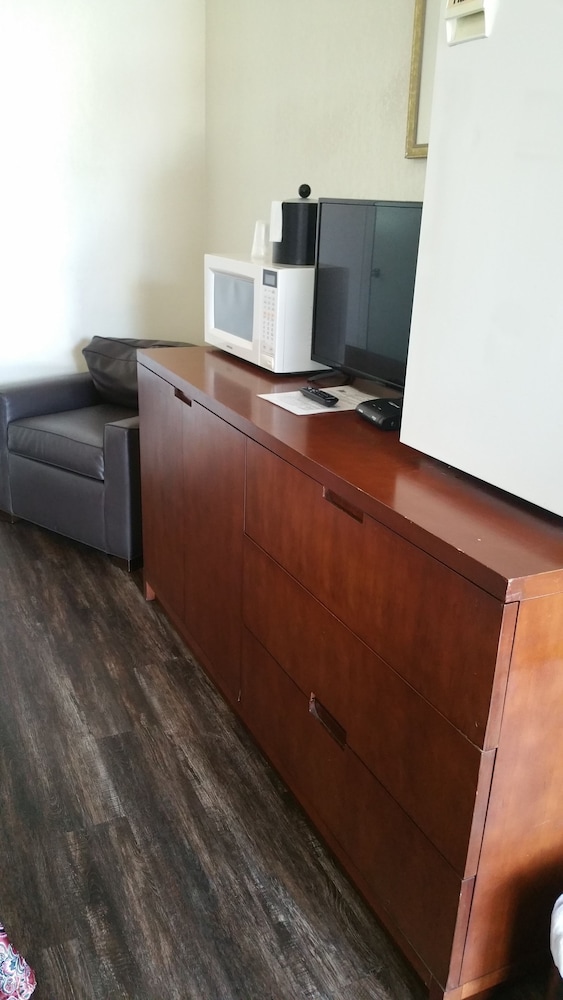Ontario Inn - photo 13