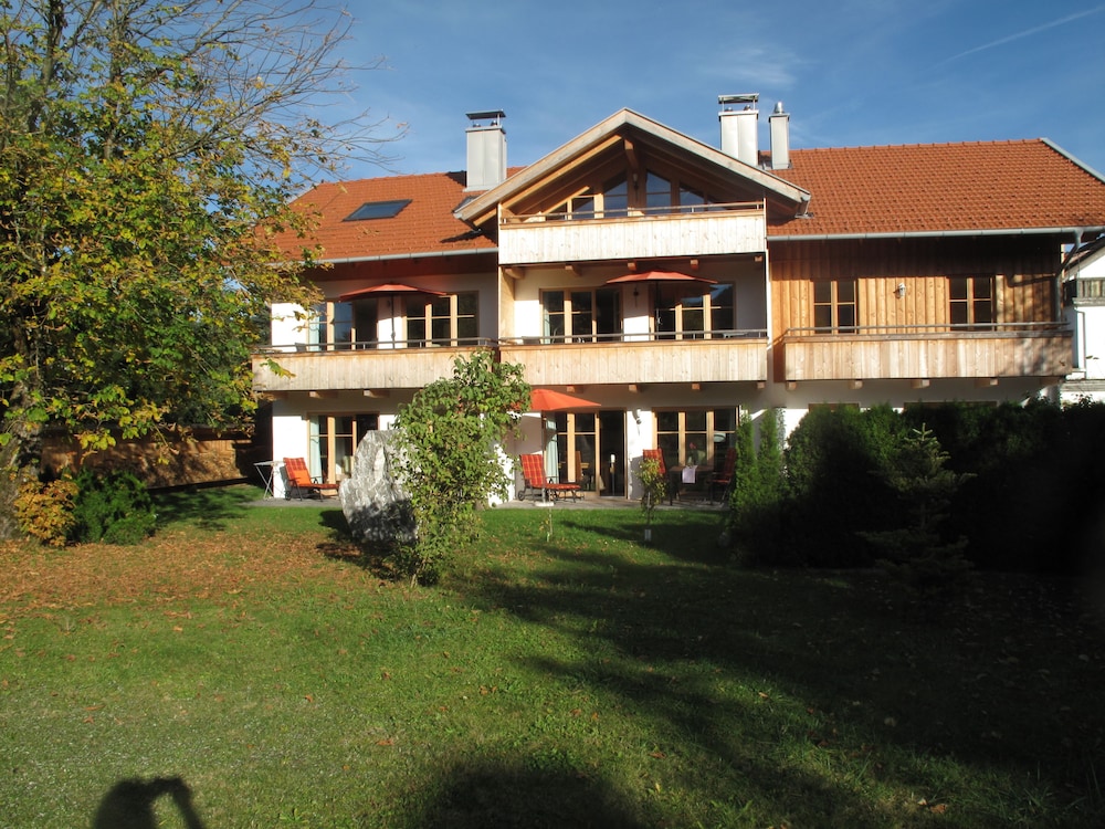 Ferienwohnung Landhaus alpinum — 4-Star Luxury Hotel in Lenggries, Germany