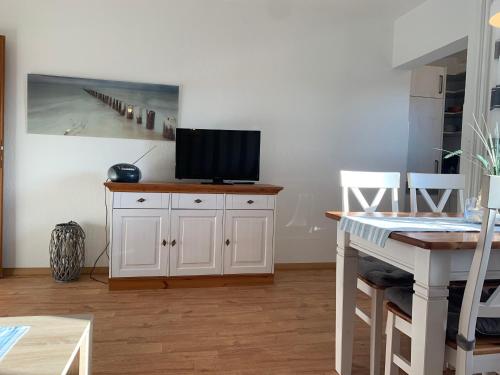 Kleine Brise Apartment 6 — 4-Star Luxury Hotel in Busum, Germany