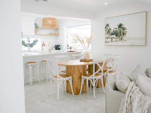 Bianco on Shoal Luxe Beach House in Shoal Bay — 4-Star Luxury Hotel in Shoal Bay, Australia