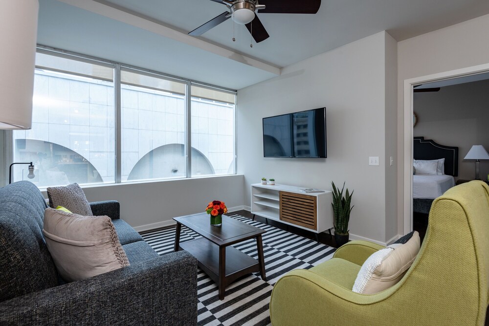 Stay Alfred at The Mayflower — 4-Star Luxury Hotel in Dallas, United States