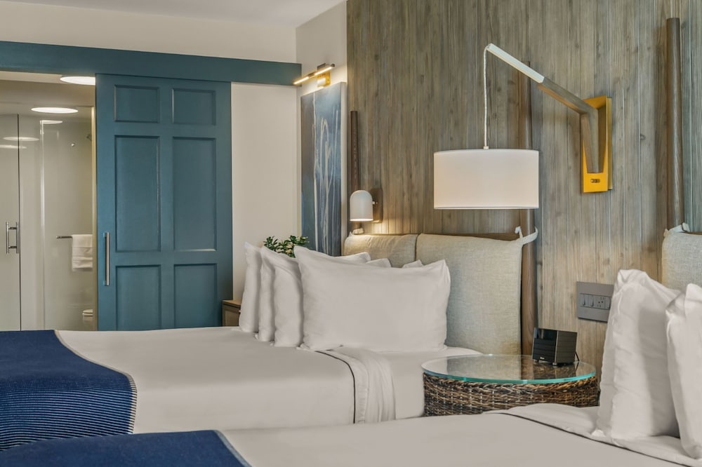 Newport Harbor Island Resort - photo 16