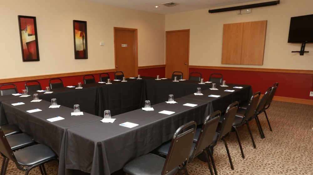 Sterling Hotel and Suites - photo 41