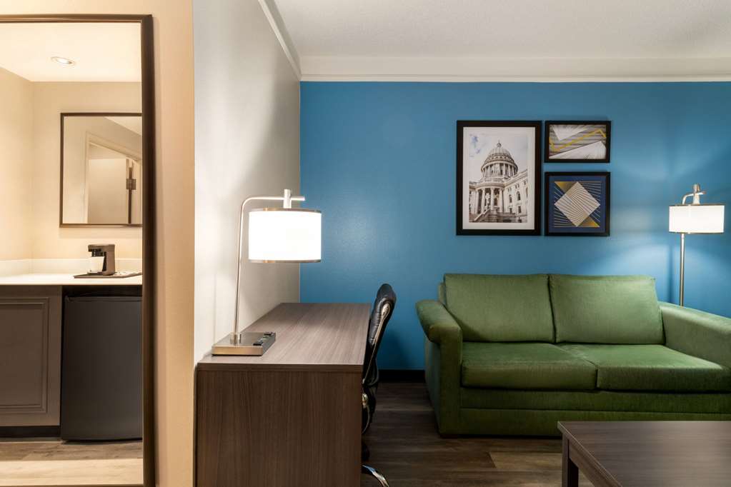 La Quinta Inn & Suites by Wyndham Madison American Center - photo 28