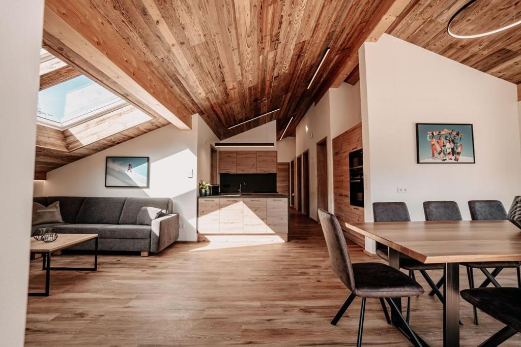Tanners Chalet Apartments — 4-Star Luxury Hotel in Altenmarkt Im Pongau, Austria