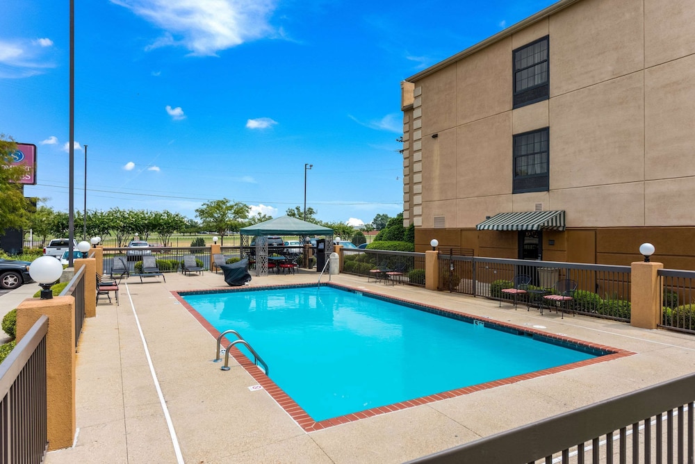 Comfort Suites Monroe - photo 57