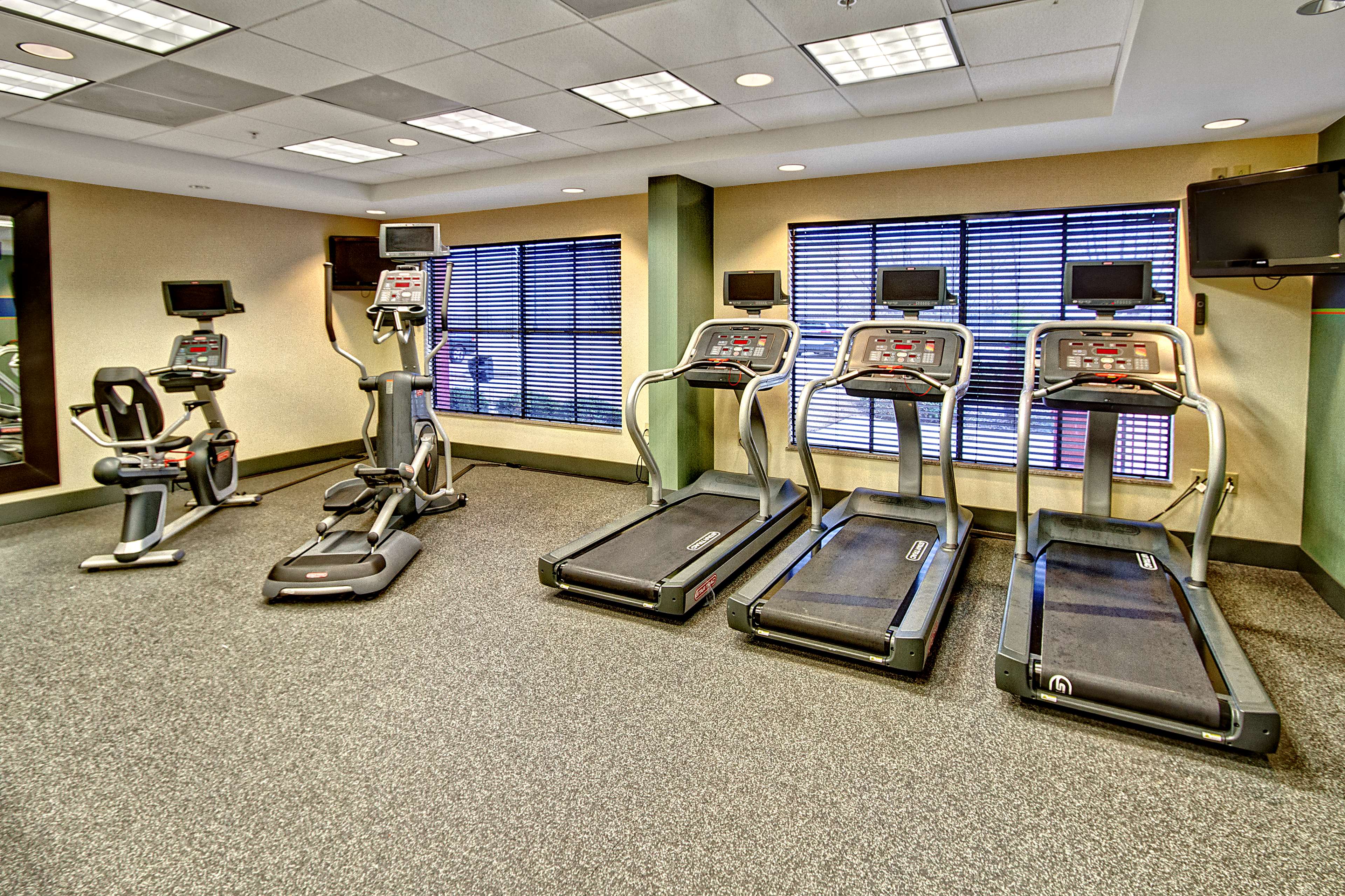Hampton Inn Cleveland - photo 12