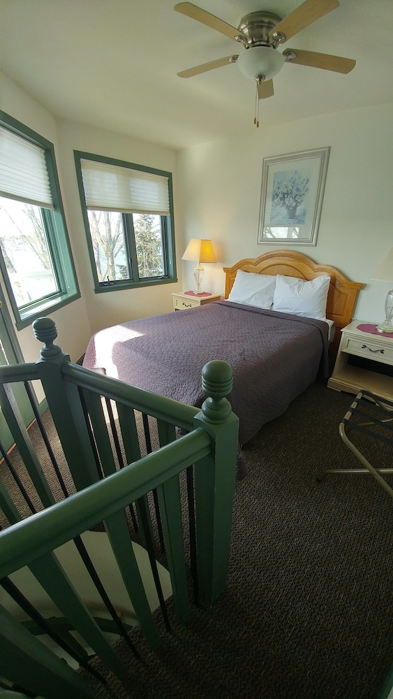 Snug Harbor Inn - photo 21