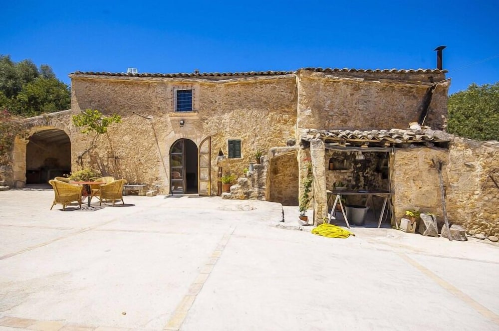 Finca Cas Pomer — 4-Star Luxury Hotel in Costitx, Spain