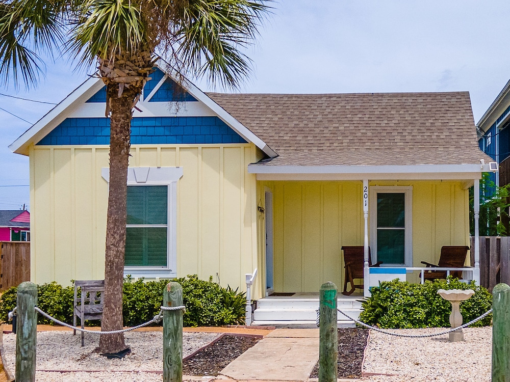 Alister House by Silver Sands Vacation Rentals — 4-Star Luxury Hotel in Port Aransas, United States