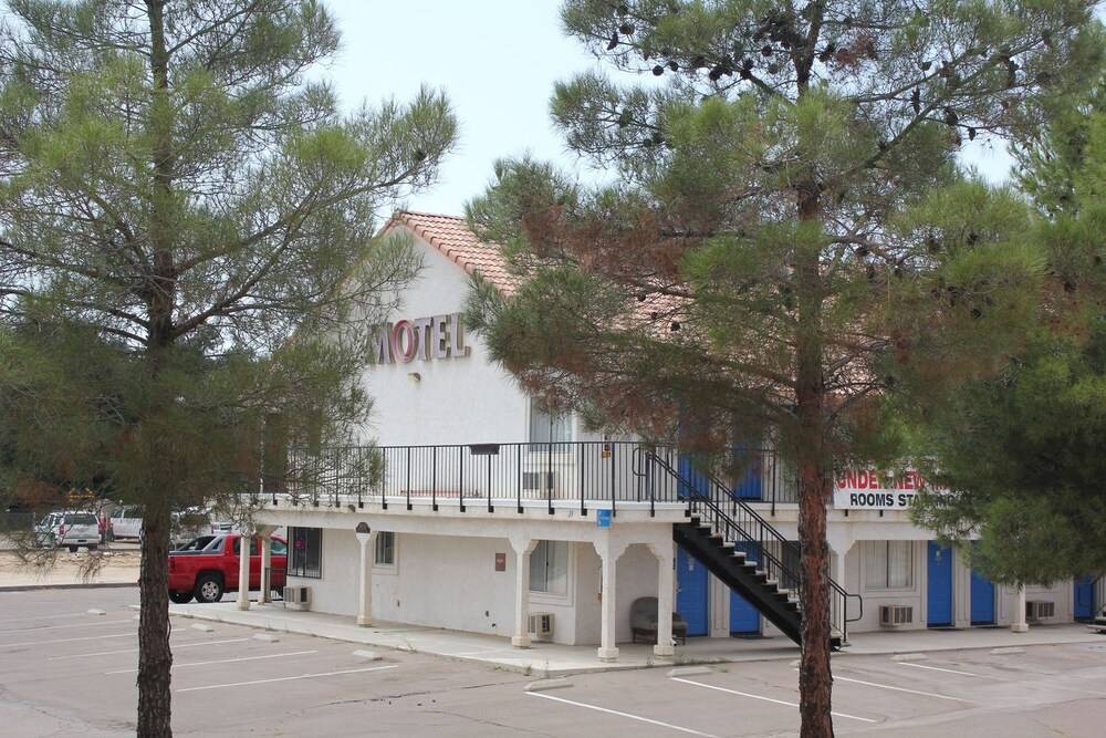 Backcountry Inn Motel - photo 13
