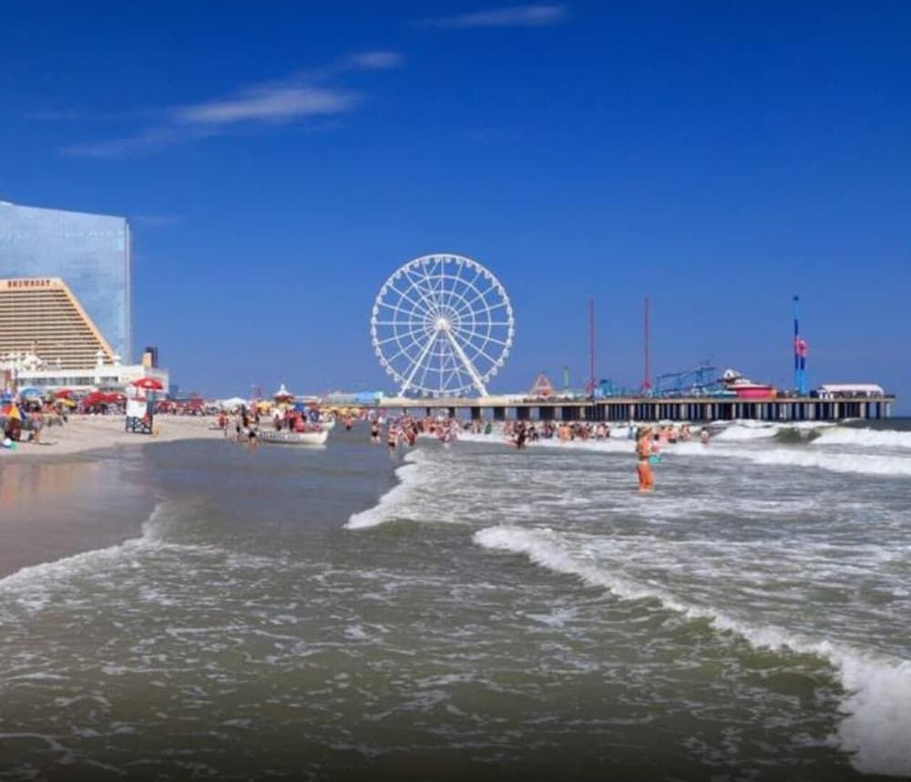 Boardwalk King Bed Retreats by Cozysuites in Atlantic City, United States