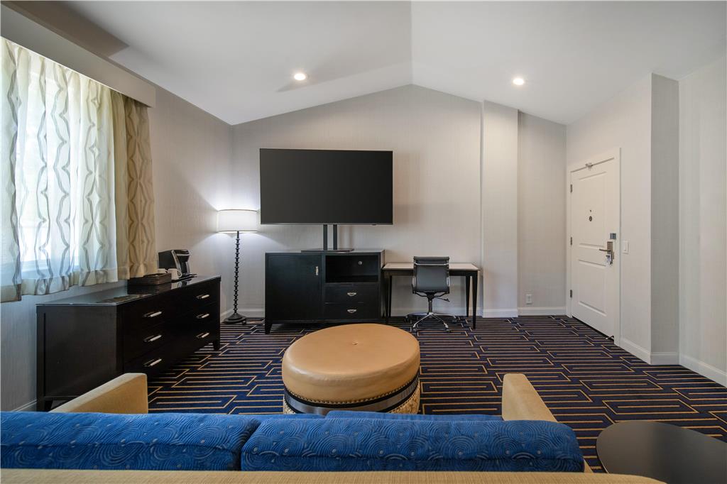 Best Western Plus Palm Court Hotel - photo 15