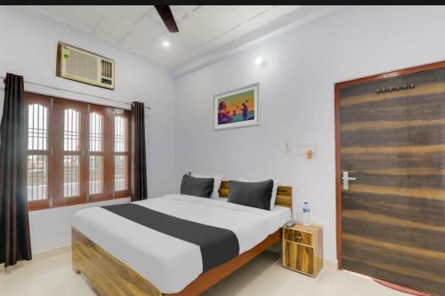 Anandam Palace in Ajodhya, India