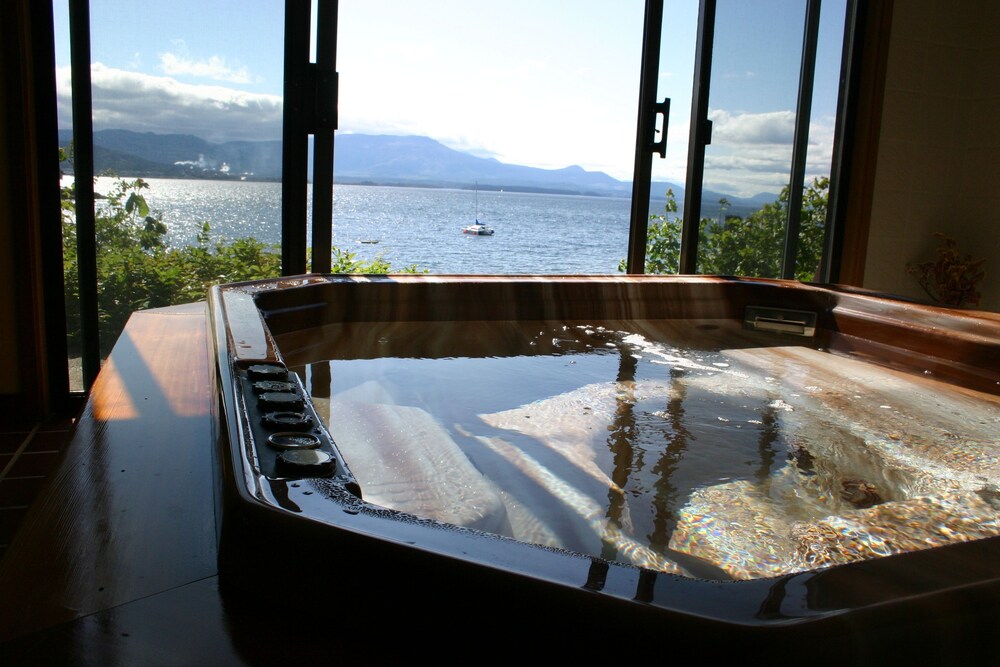 Beachfront at Vesuvius — hotel in Salt Spring Island