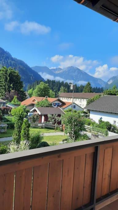 Ferienhaus Ferienwohnung Weitblick mit Garten und malerischem Bergpanorama — 4-Star Luxury Hotel in Oberammergau, Germany