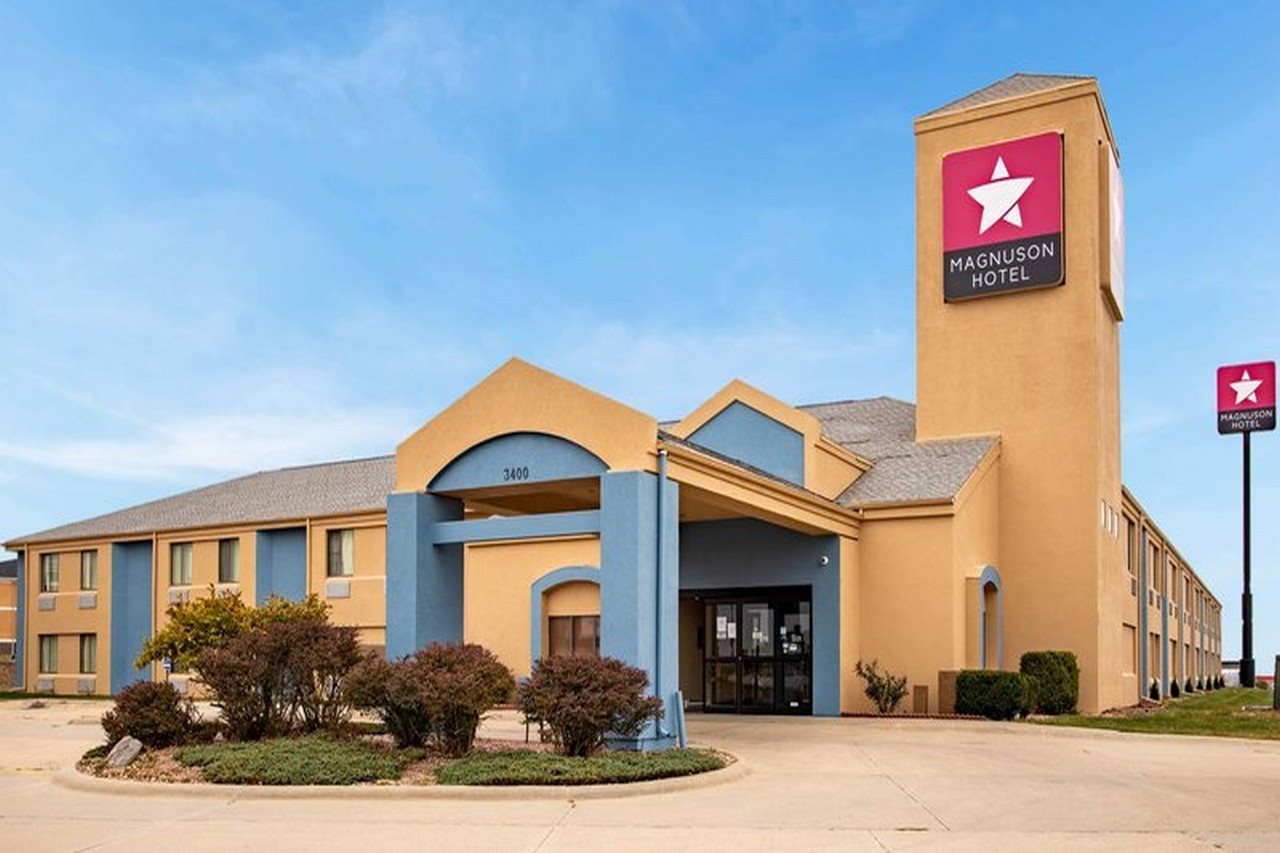 Howard Johnson Lincoln - featured photo