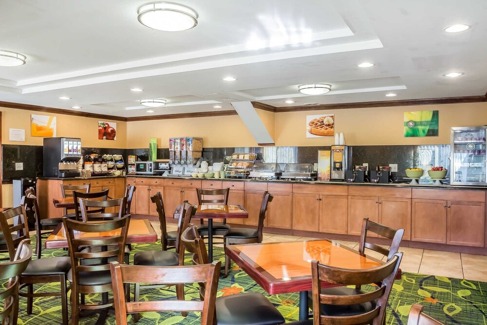 Quality Inn Spring Valley Nanuet - photo 34