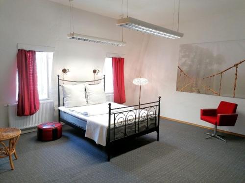 Nr 8 grosses Ferien Zimmer mit Stadtblick - carbon neutral hotel in Unknown City