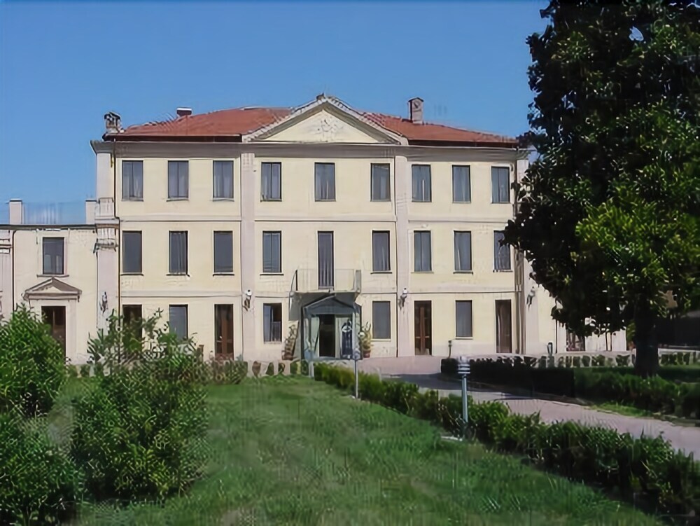 Hotel Villa San Giulio — hotel in Narzole