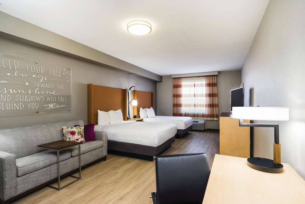 La Quinta Inn & Suites by Wyndham Chattanooga Hamilton Place - photo 14