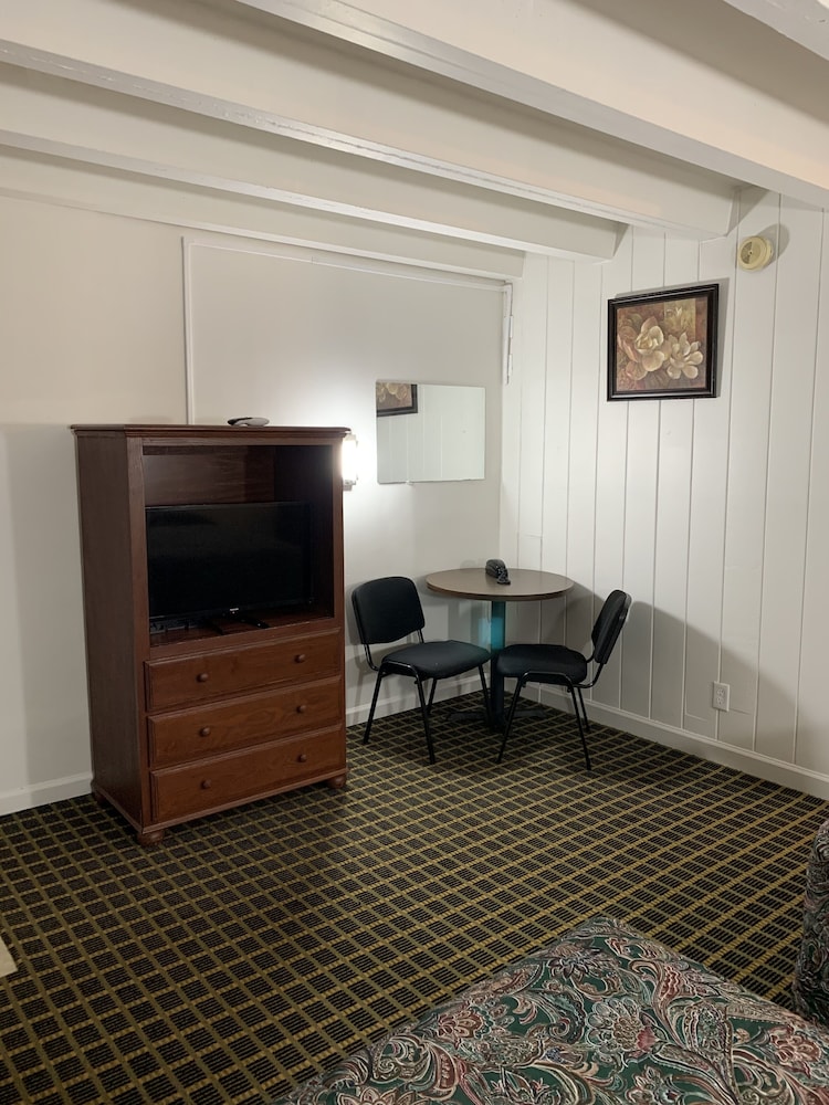 Boone Trail Inn - photo 3