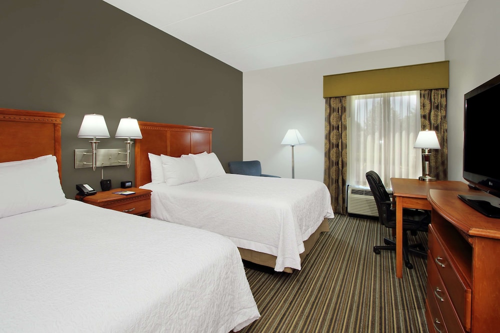 Hampton Inn Ashtabula - photo 14