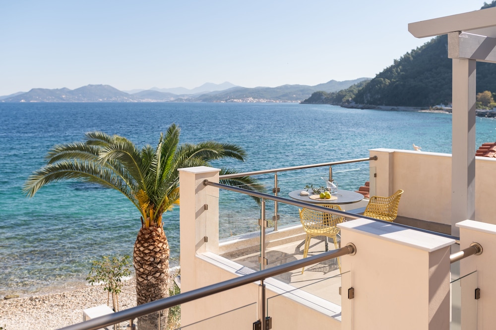 8Moons Boutique Apartments — 4-Star Luxury Hotel in Samos, Greece