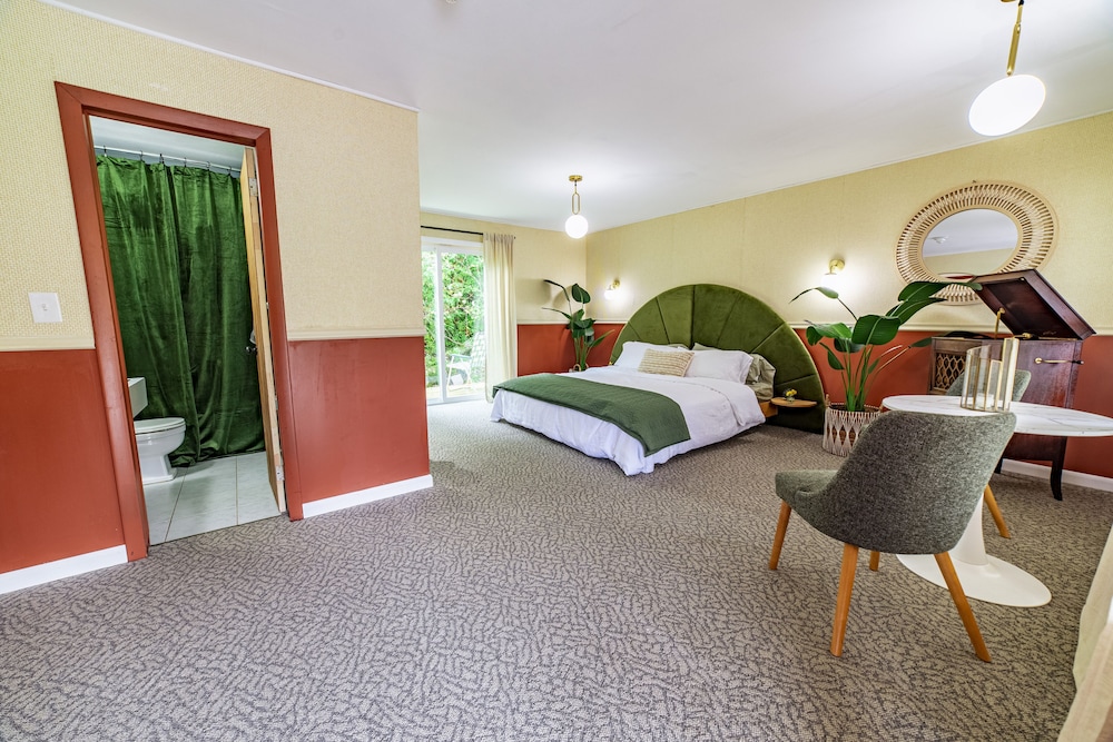 The Springs Motel - photo 10