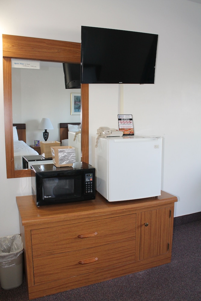 American Host Inn - photo 18