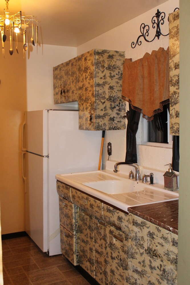 Black Bear Motel - photo 23