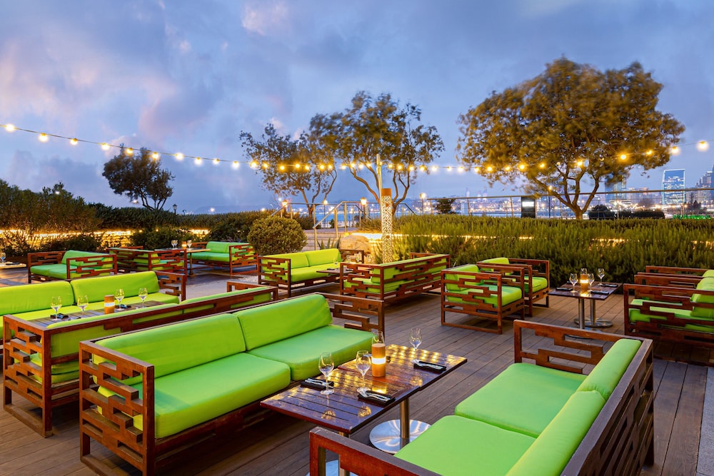 מזון ומשקאות