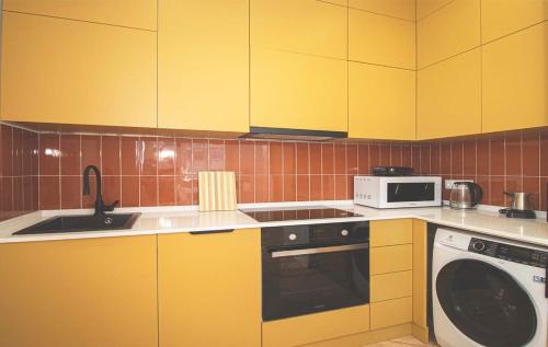 Chic 3BR Apt Near Fabrika By Wehost