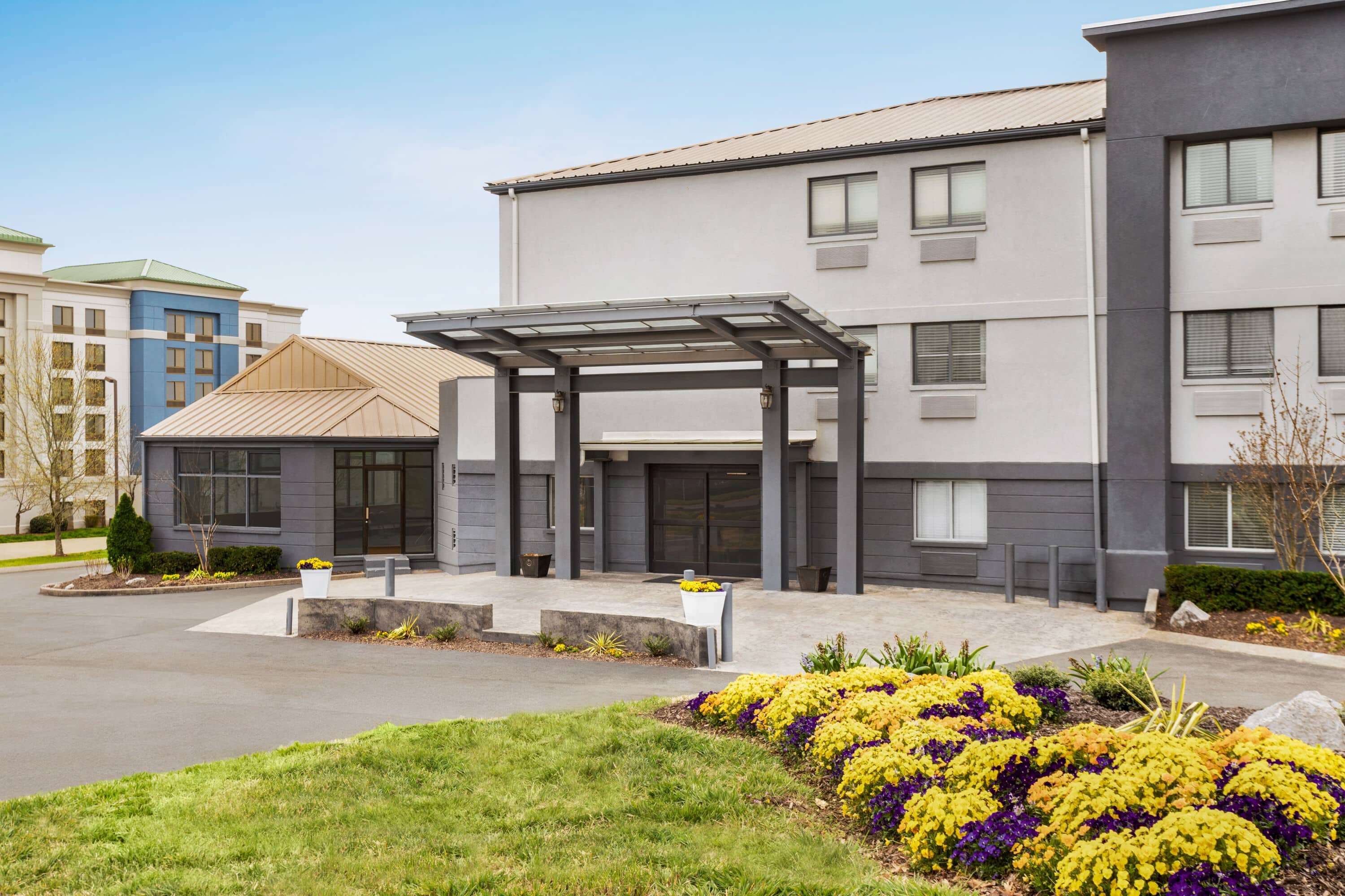 Super 8 by Wyndham Nashville Airport North - photo 4