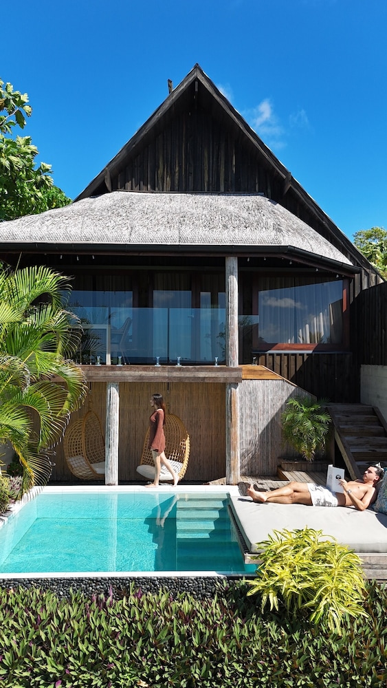 Bombua Beach House 19352757 — Luganville