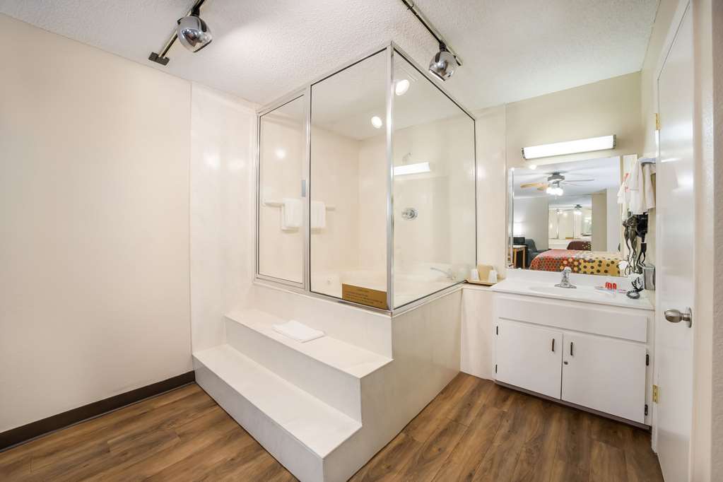 Econo Lodge Live Oak - photo 27