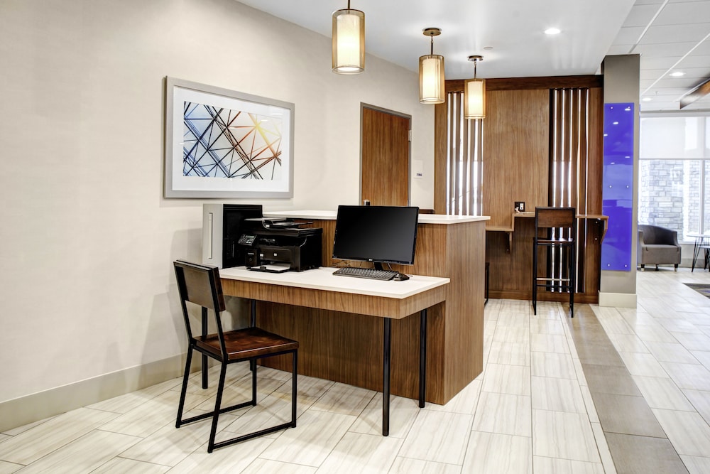 Holiday Inn Express & Suites Coldwater by IHG - photo 17
