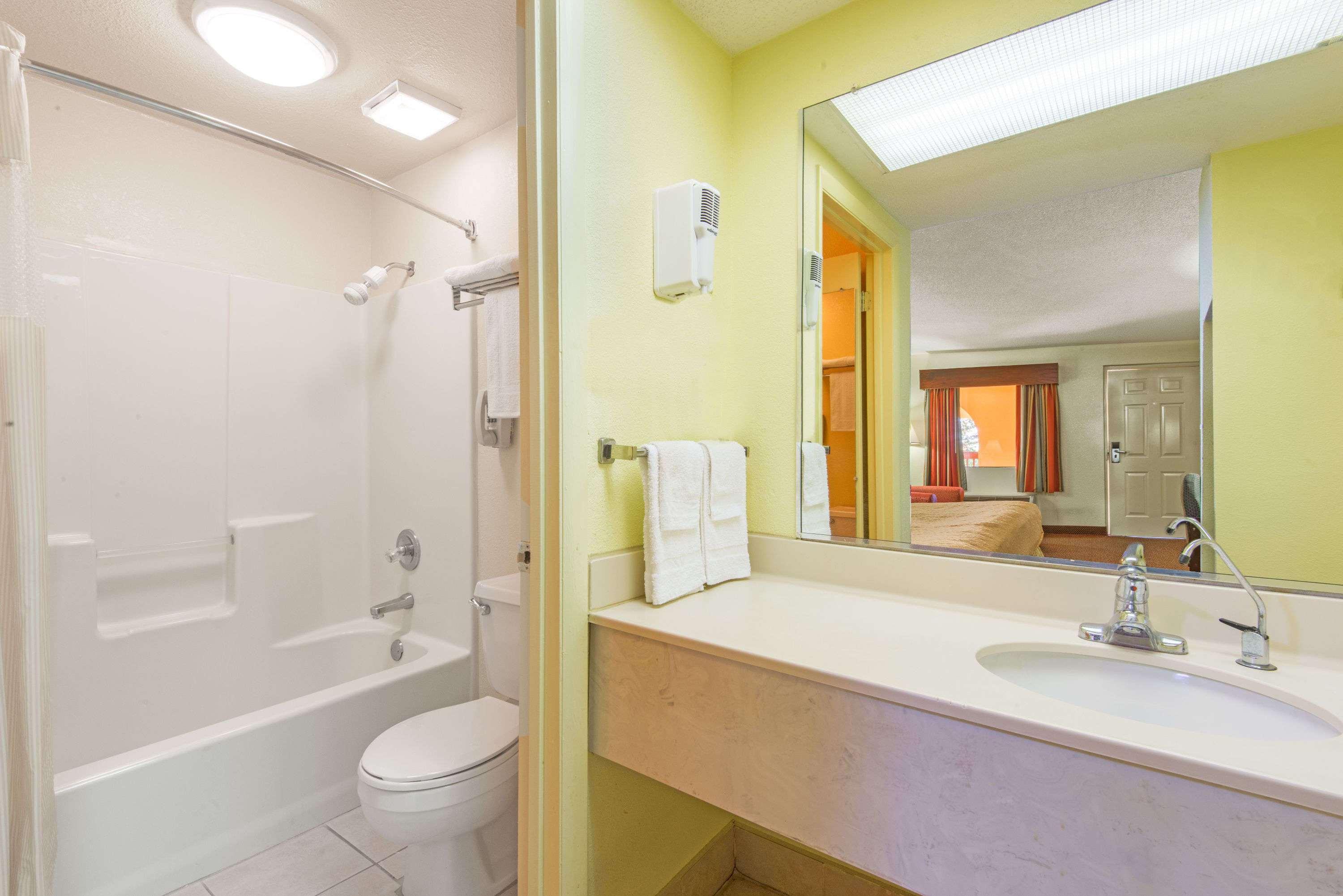Days Inn Opelika - photo 14