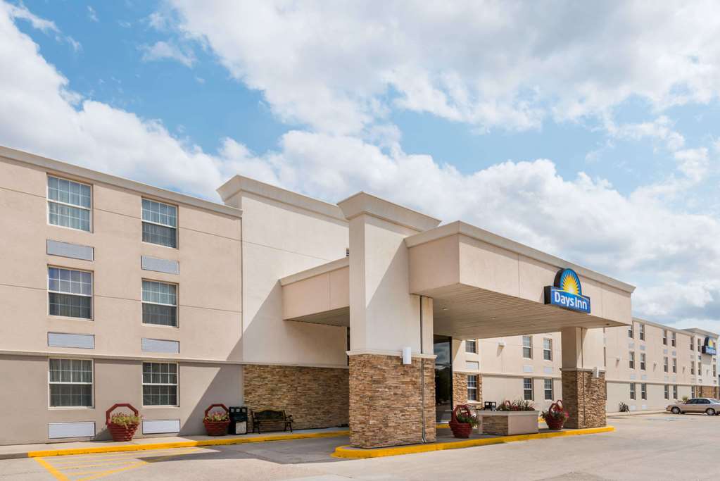 Days Inn by Wyndham Gillette - featured photo