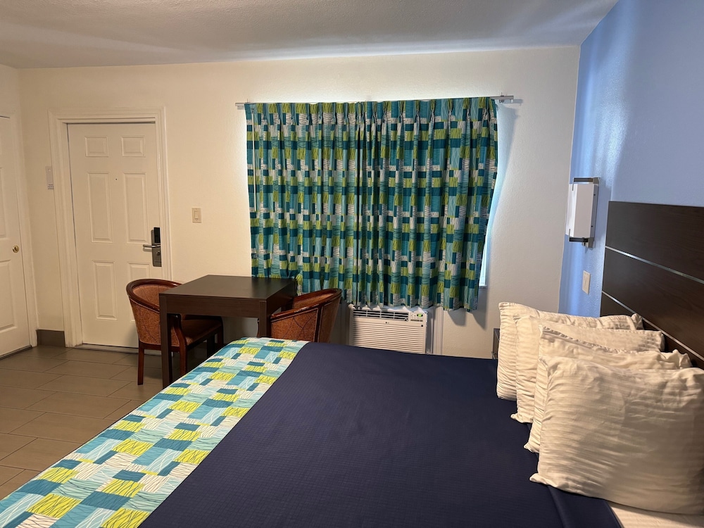 American Inn Punta Gorda - photo 10