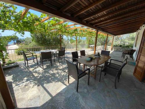 Seafront cottage in Chalkida 60min from Athens — 4-Star Luxury Hotel in Chalkida, Greece