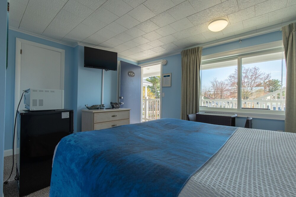 Footbridge Beach Motel - photo 46
