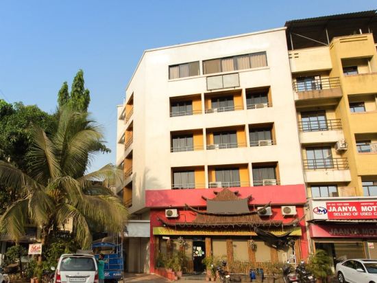 OYO Premium Navi Mumbai Belapur in Thane, India